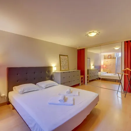 Charming Townhouse With Terrace Vendégház