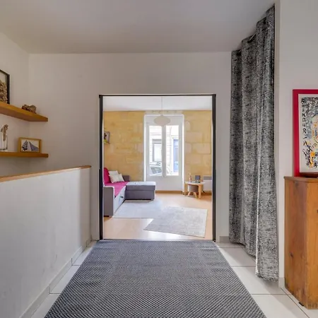 Charming Townhouse With Terrace Гостевой дом