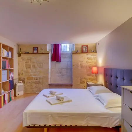 Charming Townhouse With Terrace Гостевой дом Бордо