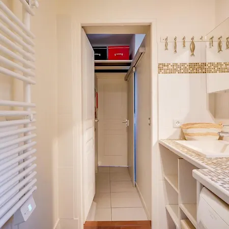 Charming Townhouse With Terrace Бордо