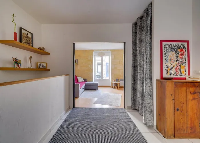 Charming Townhouse With Terrace Maison d'hôtes