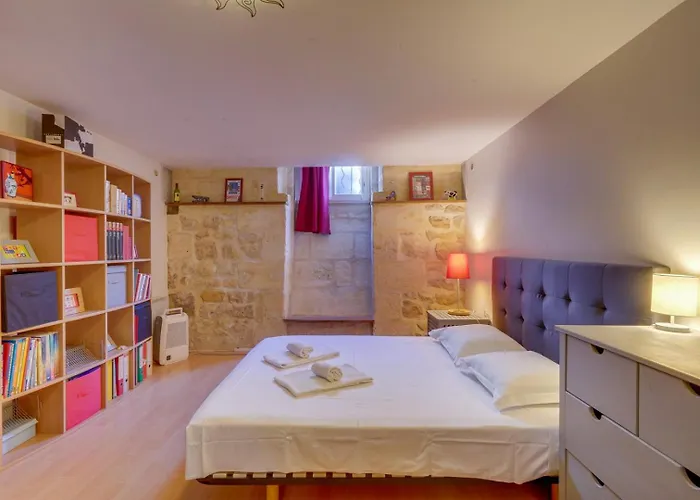 Charming Townhouse With Terrace Maison d'hôtes Bordeaux